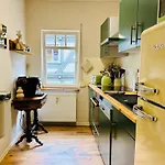 Apartment Aycatcherhomes - Chiron Boutique 2br Old Town Marburg