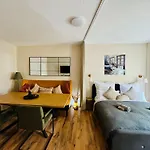 Aycatcherhomes - Chiron Boutique 2br Old Town