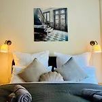 Aycatcherhomes - Chiron Boutique 2br Old Town Apartment
