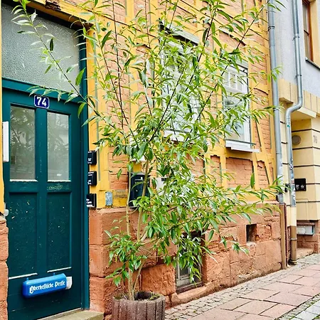 Aycatcherhomes - Lage I 4 Personen I 2 Schlafzimmer I Zentral I Altstadt I Naehe Fluss Lahn I Wlan I Boutique App Chiron Marburg