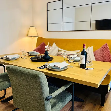 Aycatcherhomes - Lage I 4 Personen I 2 Schlafzimmer I Zentral I Altstadt I Naehe Fluss Lahn I Wlan I Boutique App Chiron Appartement *